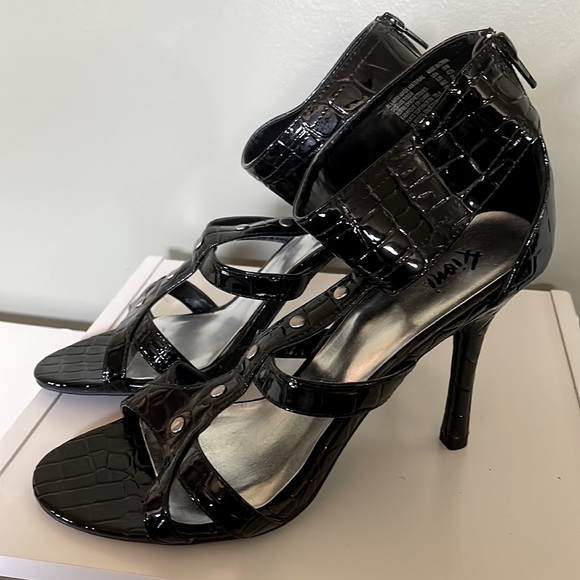 FIONI Women’s Black high heel sandals in faux leather with snakeskin pattern. - Picture 2 of 4